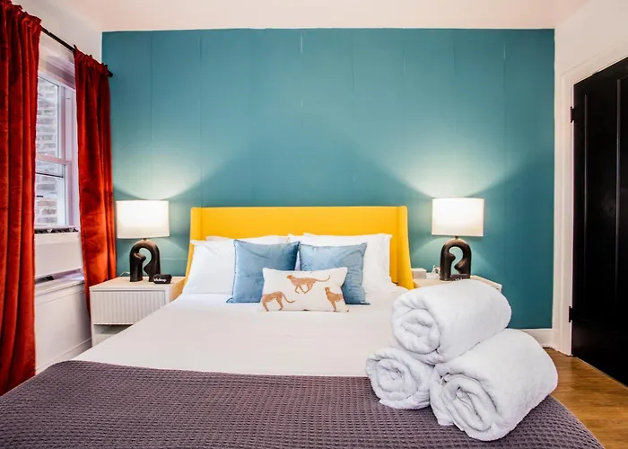 King Bed, Great Wifi, United Center, Walk To Train * Chicago