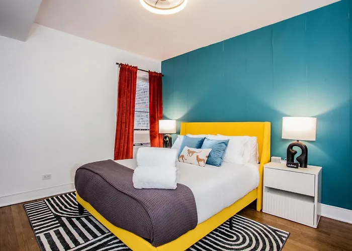 King Bed, Great Wifi, United Center, Walk To Train Apartment Chicago