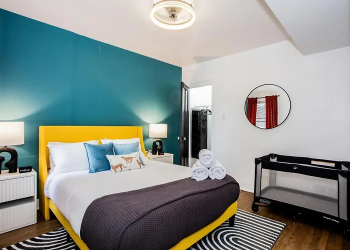 King Bed, Great Wifi, United Center, Walk To Train Chicago