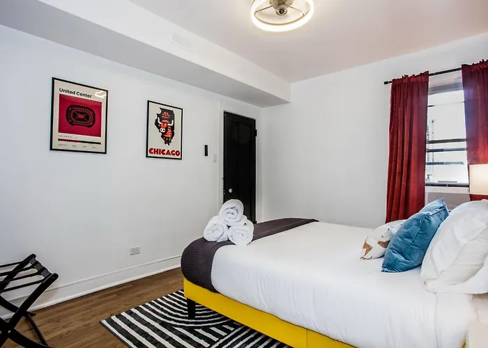 King Bed, Great Wifi, United Center, Walk To Train Apartment Chicago
