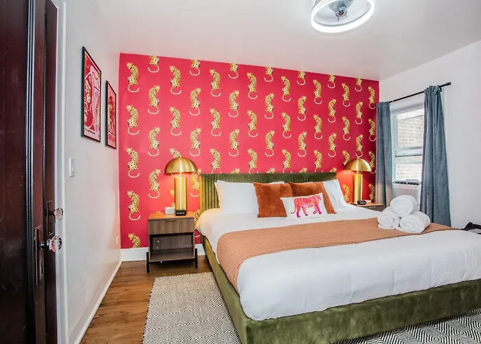 King Bed, Great Wifi, United Center, Walk To Train Chicago