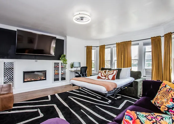King Bed, Great Wifi, United Center, Walk To Train * Chicago