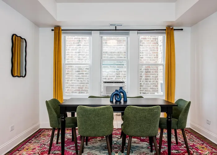 Apartment King Bed, Great Wifi, United Center, Walk To Train *