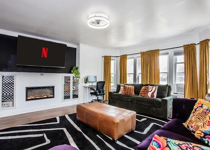 King Bed, Great Wifi, United Center, Walk To Train Apartment Chicago
