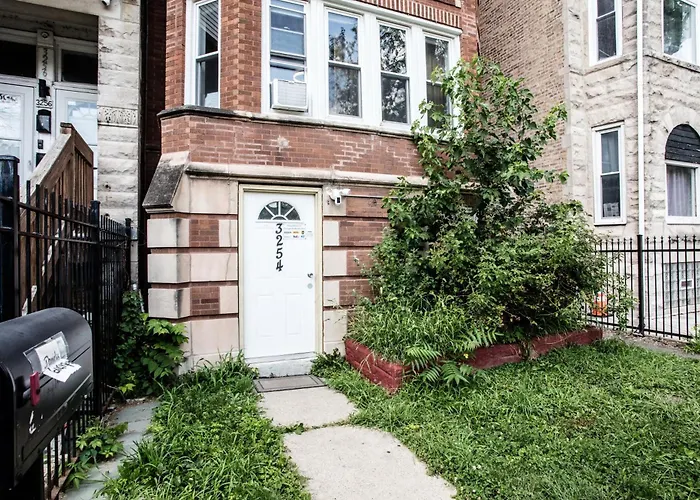 King Bed, Great Wifi, United Center, Walk To Train Chicago